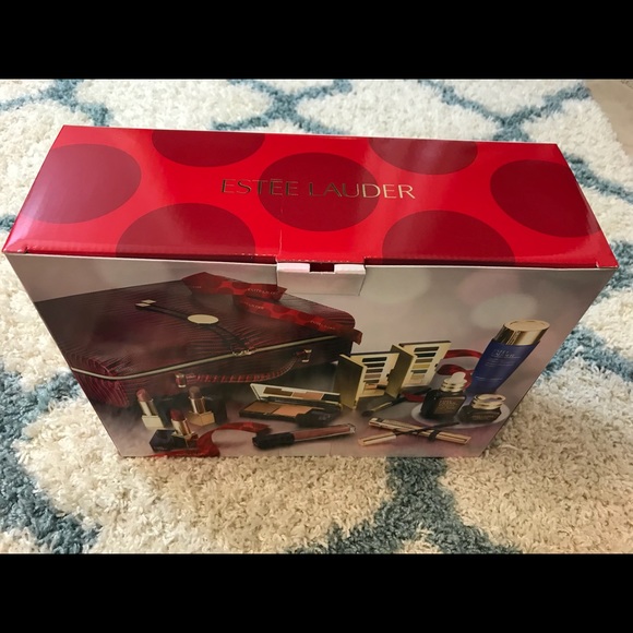 SOLD Estée Lauder Beauty and make up set - Picture 2 of 6